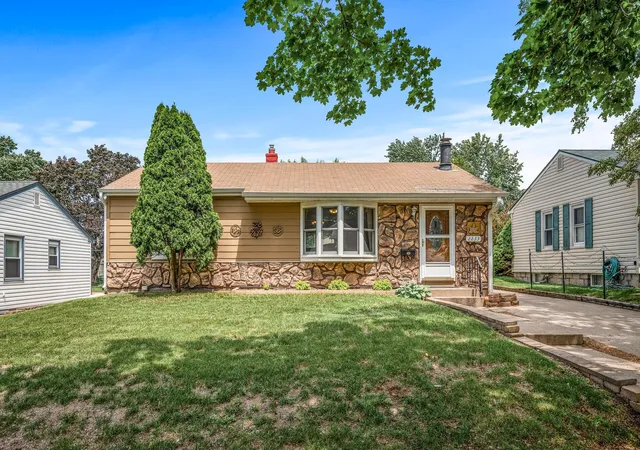 Photo 1 of Single family home for sale at 2233 Fremont Ave E, Saint Paul, MN 55119 | MLS# 7078142 | Listing updated on 2026-05-28