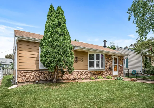 Photo 3 of Single family home for sale at 2233 Fremont Ave E, Saint Paul, MN 55119 | MLS# 7078142 | Listing updated on 2026-05-28