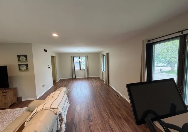 Photo 3 of Single family home for sale at 1609 Gateway Dr, Albert Lea, MN 56007 | MLS# 7078145 | Listing updated on 2026-08-05