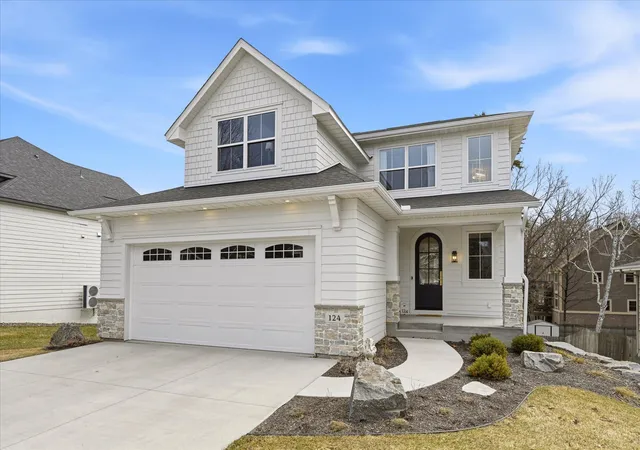 Photo 1 of Single family home for sale at 124 Chicago Ave N, Wayzata, MN 55391 | MLS# 7078262 | Listing updated on 2026-05-27