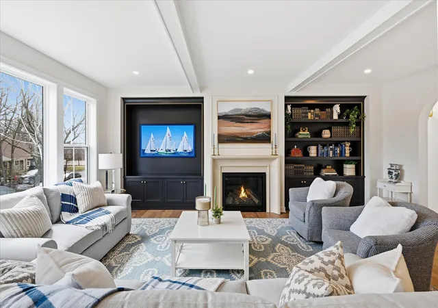 Photo 3 of Single family home for sale at 124 Chicago Ave N, Wayzata, MN 55391 | MLS# 7078262 | Listing updated on 2026-05-27