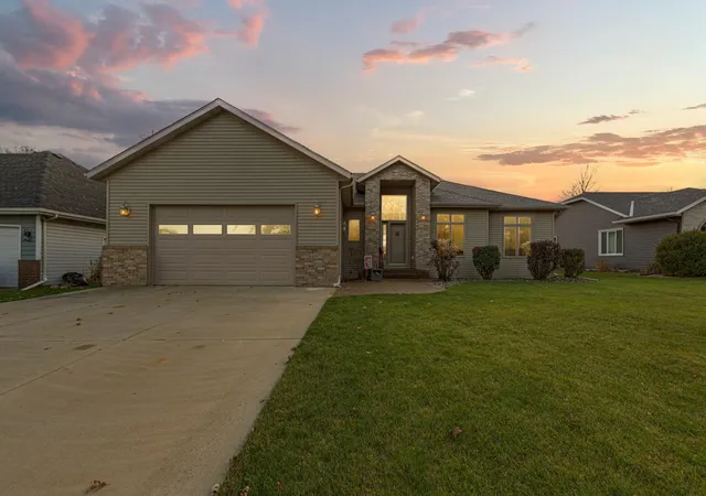 Homes for sale in Owatonna, MN | 1447 Nottingham Dr, Owatonna, MN 55060 | MLS# 7078355