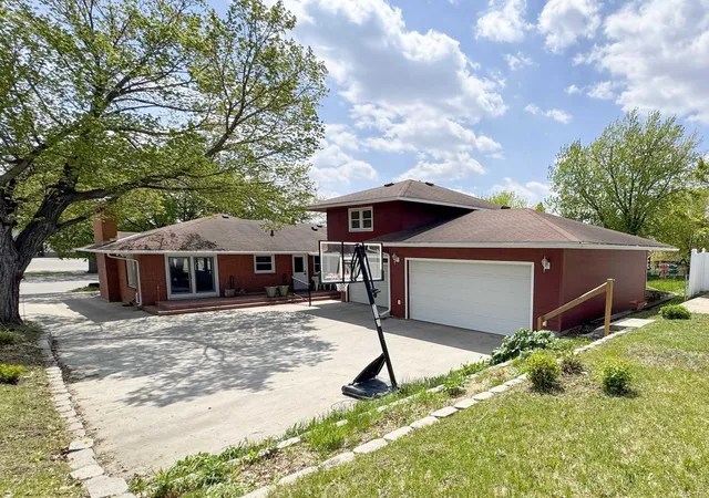 Photo 3 of Single family home for sale at 1020 W Lincoln Ave, Fergus Falls, MN 56537 | MLS# 7078380 | Listing updated on 2026-09-07