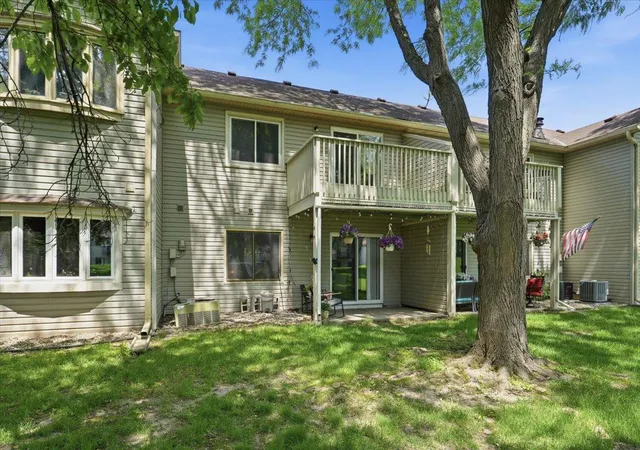 Homes for sale in Vadnais Heights, MN | 4342 Buckingham Court, Vadnais Heights, MN 55127 | Houzeo