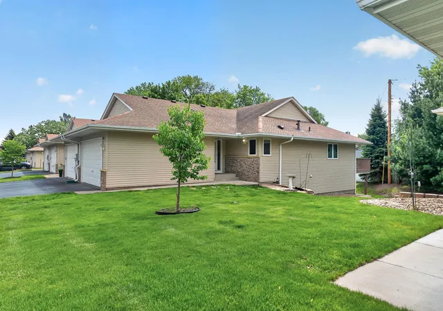 Homes for sale in New Brighton, MN | 833 White Oak Ct, New Brighton, MN 55112 | MLS# 7078468