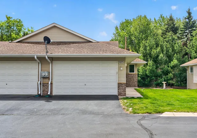 Homes for sale in New Brighton, MN | 833 White Oak Ct, New Brighton, MN 55112 | MLS# 7078468