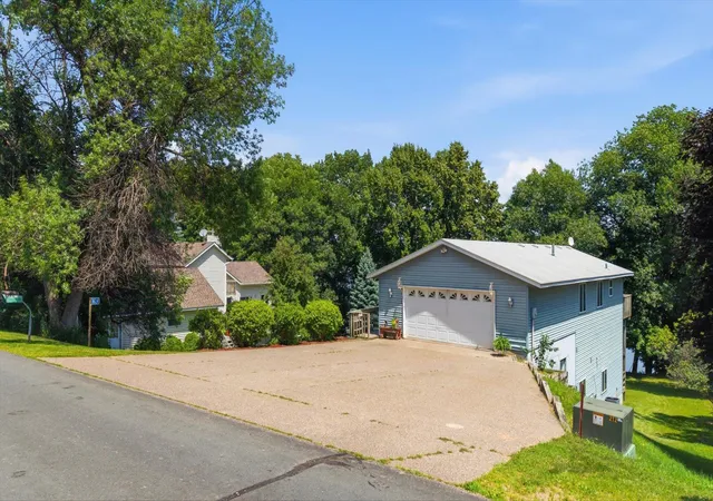 Photo 1 of Single family home for sale at 824 Halsey Ave SE, Buffalo, MN 55313 | MLS# 7078611 | Listing updated on 2026-10-31