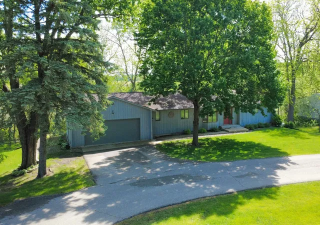 Photo 2 of Single family home for sale at 24106 Walnut Dr, Albert Lea, MN 56007 | MLS# 7078612 | Listing updated on 2026-10-02