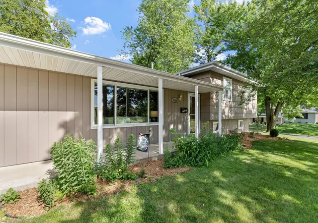 2nd image of 2420 Ensign Ave N, Golden Valley, MN 55427 | MLS# 7078690