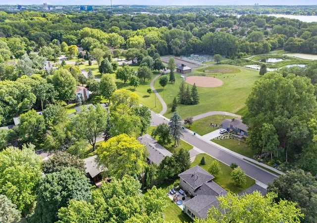 4th image of 2420 Ensign Ave N, Golden Valley, MN 55427 | MLS# 7078690