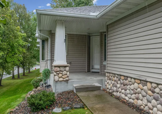Photo 2 of Single family home for sale at 9250 Blackoaks Ln N, Maple Grove, MN 55311 | MLS# 7078692 | Listing updated on 2026-10-23