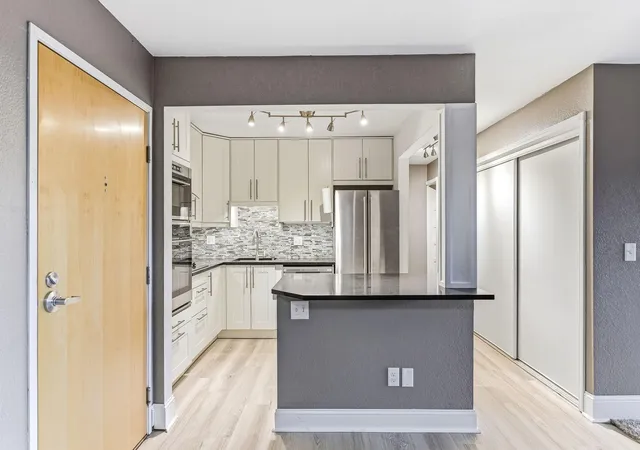 4th image of 1700 Four Oaks Rd, Eagan, MN 55121