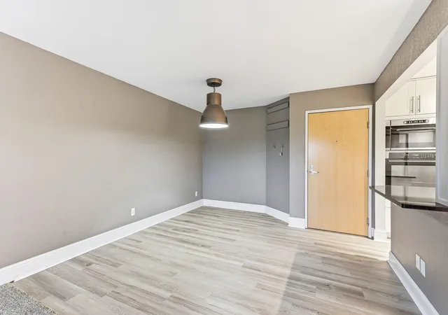 5th image of 1700 Four Oaks Rd, Eagan, MN 55121