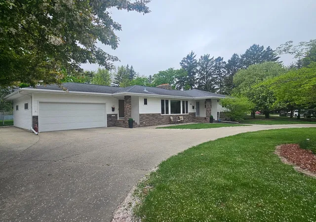 Photo 2 of Single family home for sale at 225 Wegener Dr, Breckenridge, MN 56520 | MLS# 7078771 | Listing updated on 2026-08-13