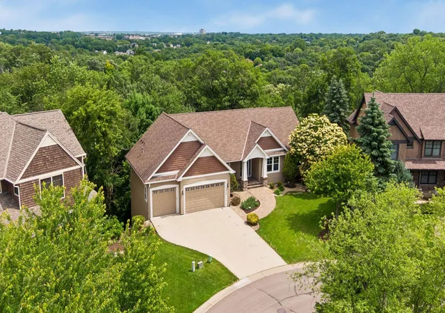 1st image of 3958 Greystone Rdg, Saint Paul, MN 55122 | MLS# 7078805