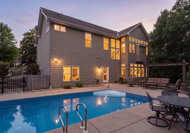 2nd image of 3958 Greystone Rdg, Saint Paul, MN 55122 | MLS# 7078805