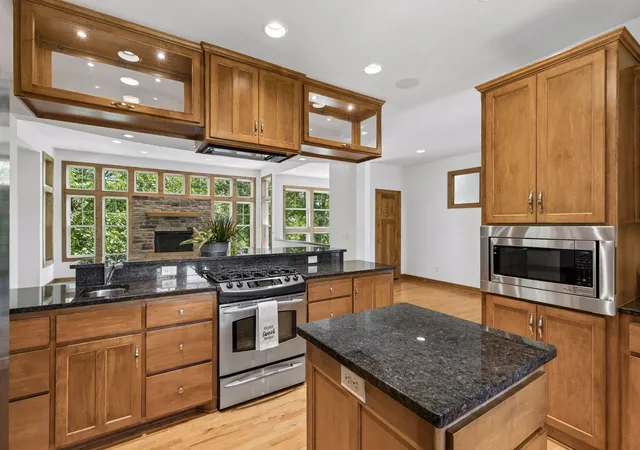 4th image of 3958 Greystone Rdg, Saint Paul, MN 55122 | MLS# 7078805