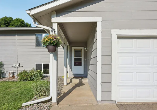 Photo 2 of Townhouse for sale at 13008 Oliver Ave S, Burnsville, MN 55337 | MLS# 7078894 | Listing updated on 2026-09-04
