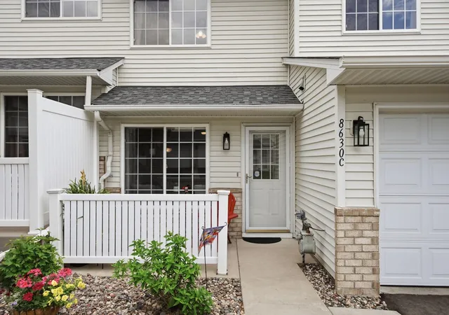 Homes for sale in Woodbury, MN | 8630 Quarry Ridge Ln #C, Woodbury, MN 55125 | MLS# 7078972