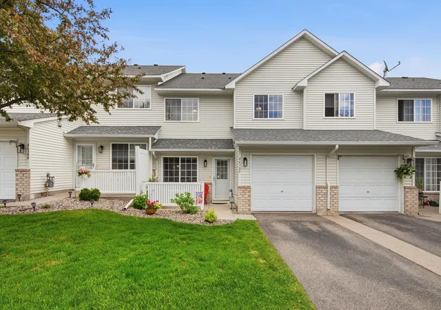 Homes for sale in Woodbury, MN | 8630 Quarry Ridge Ln #C, Woodbury, MN 55125 | MLS# 7078972
