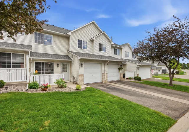 Homes for sale in Woodbury, MN | 8630 Quarry Ridge Ln #C, Woodbury, MN 55125 | MLS# 7078972