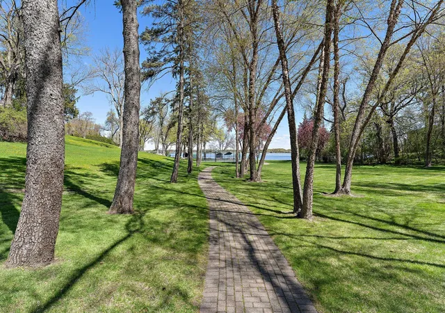 5th image of 17950 Breezy Point Rd, Wayzata, MN 55391 | MLS# 7079078
