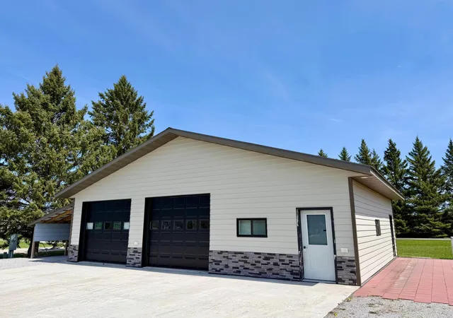 Photo 1 of Single family home for sale at 752 Hallberg St Sw, Warroad, MN 56763 | MLS# 7079251 | Listing updated on 2026-09-03
