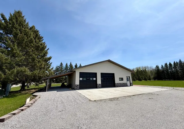 Photo 2 of Single family home for sale at 752 Hallberg St Sw, Warroad, MN 56763 | MLS# 7079251 | Listing updated on 2026-09-03
