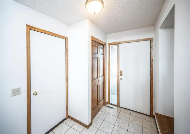 Photo 3 of Single family home for sale at 1500 Lakeview Curv, Saint Paul, MN 55122 | MLS# 7079285 | Listing updated on 2026-09-02