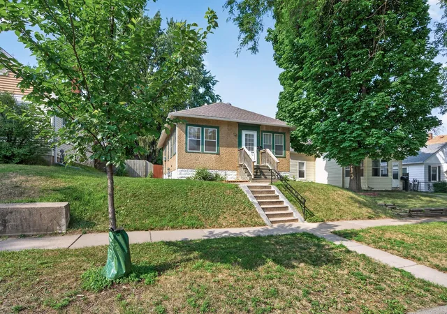 Photo 3 of Single family home for sale at 967 Rose Ave E, Saint Paul, MN 55106 | MLS# 7079286 | Listing updated on 2026-09-24