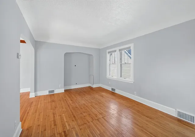 Photo 3 of Single family home for sale at 967 Rose Ave E, Saint Paul, MN 55106 | MLS# 7079286 | Listing updated on 2026-09-24