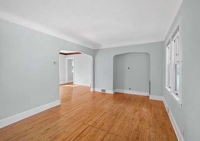 Photo 4 of Single family home for sale at 967 Rose Ave E, Saint Paul, MN 55106 | MLS# 7079286 | Listing updated on 2026-09-24