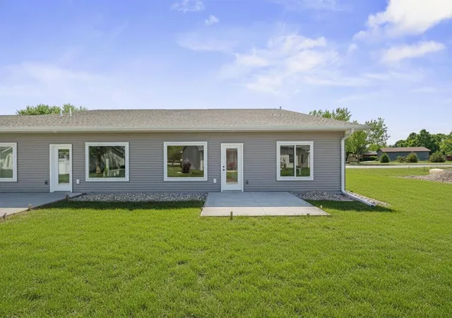 Homes for sale in Hutchinson, MN | 1021 Golf Course Rd Nw, Hutchinson, MN 55350 | MLS# 7079362