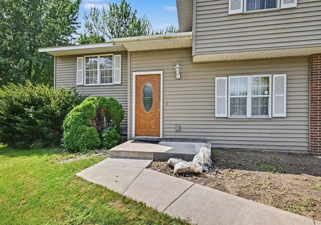 2nd image of 932 Hillside Ave Sw, New Prague, MN 56071 | MLS# 7079396