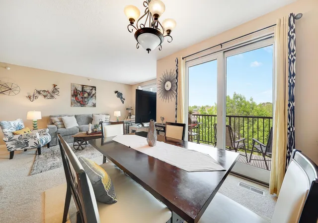 2nd image of 1070 Grandview Ct Ne #300, Minneapolis, MN 55421 | MLS# 7079405