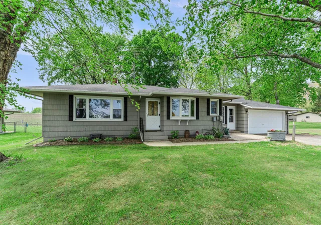 Homes for sale in Howard Lake, MN | 5751 County Road 6 Sw, Howard Lake, MN 55349 | MLS# 7079407