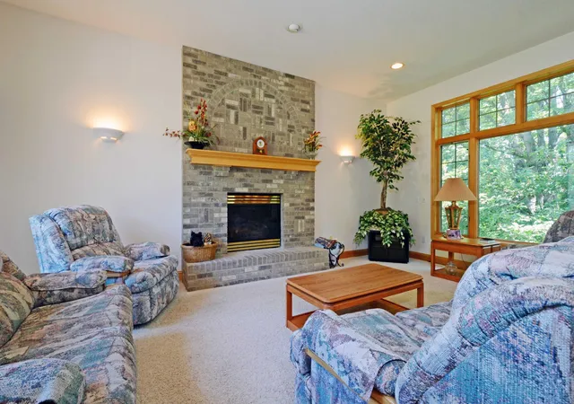 Photo 3 of Single family home for sale at 1470 N Mary St, Saint Paul, MN 55119 | MLS# 7079508 | Listing updated on 2026-08-29