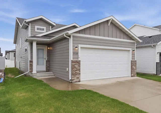 Photo 1 of Single family home for sale at 1520 67th Avenue S, Fargo, ND 58104 | MLS# 7079532 | Listing updated on 2026-10-09