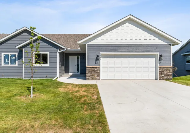 Photo 2 of Townhouse for sale at 2040 13th Street Nw, Faribault, MN 55021 | MLS# 7079538 | Listing updated on 2026-10-07