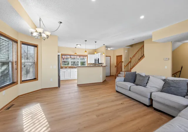 2nd image of 1351 Magnolia Ave E #1351, Saint Paul, MN 55106 | MLS# 7079583
