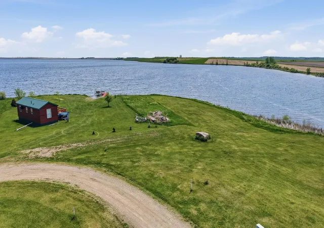 Homes for sale in Oakes, ND | 100 Eula Mae Woodward Pkwy Sw, Oakes, ND 58474 | MLS# 7079601