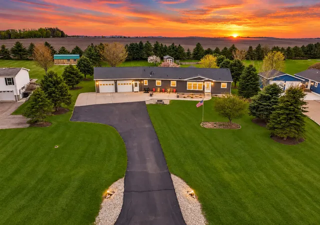 Photo 1 of Single family home for sale at 25 Lake Shetek Dr, Slayton, MN 56172 | MLS# 7079620 | Listing updated on 2026-10-08