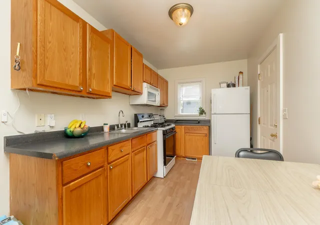 2nd image of 2725 Penn Ave N, Minneapolis, MN 55411 | MLS# 7079633