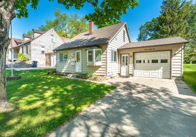 Homes for sale in Fergus Falls, MN | 722 Spruce St, Fergus Falls, MN 56537 | MLS# 7079642