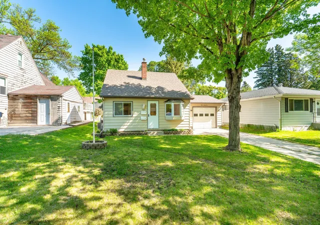 Homes for sale in Fergus Falls, MN | 722 Spruce St, Fergus Falls, MN 56537 | MLS# 7079642