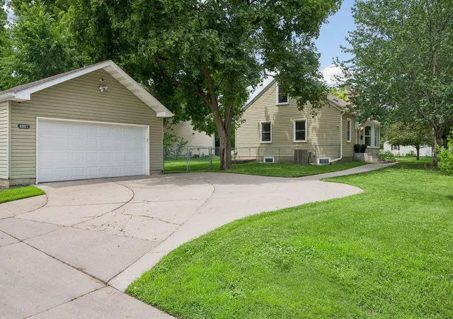 3rd image of 4957 Florida Ave N, Crystal, MN 55428 | MLS# 7079647