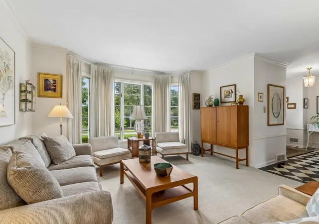 Photo 3 of Sale Pending at 1605 Edgcumbe Rd, Saint Paul, MN 55116 | MLS# 7079716 | Listing updated on 2026-08-20