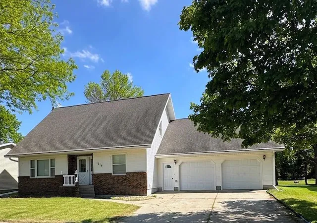Photo 1 of Single family home for sale at 1216 Parkside Dr, Marshall, MN 56258 | MLS# 7079720 | Listing updated on 2026-09-15