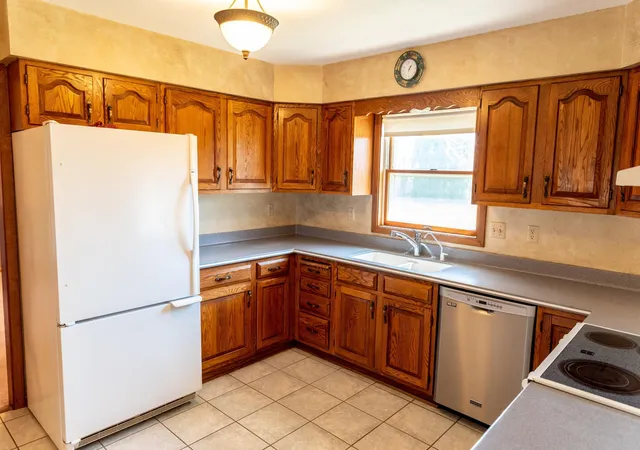 Photo 2 of Single family home for sale at 1216 Parkside Dr, Marshall, MN 56258 | MLS# 7079720 | Listing updated on 2026-09-15