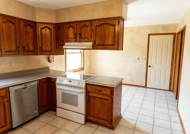 Photo 3 of Single family home for sale at 1216 Parkside Dr, Marshall, MN 56258 | MLS# 7079720 | Listing updated on 2026-09-15